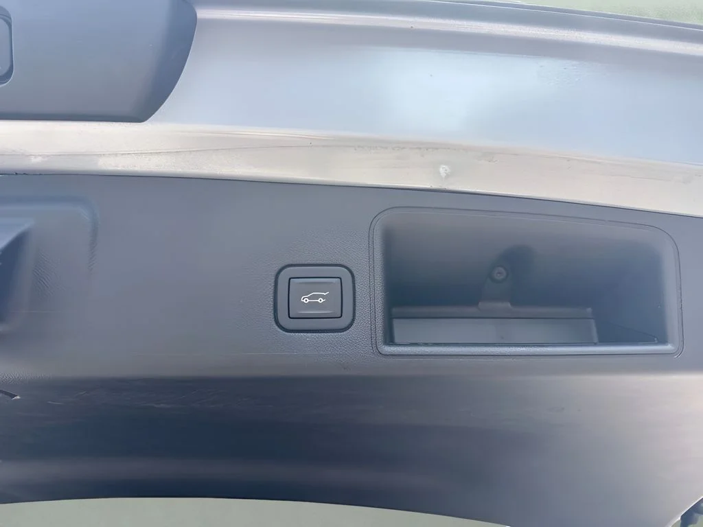 Used 2024 Silver GMC SLE image 31
