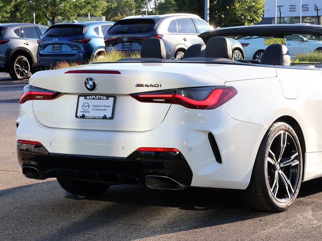 Used 2021 Alpine White BMW M440i image 7