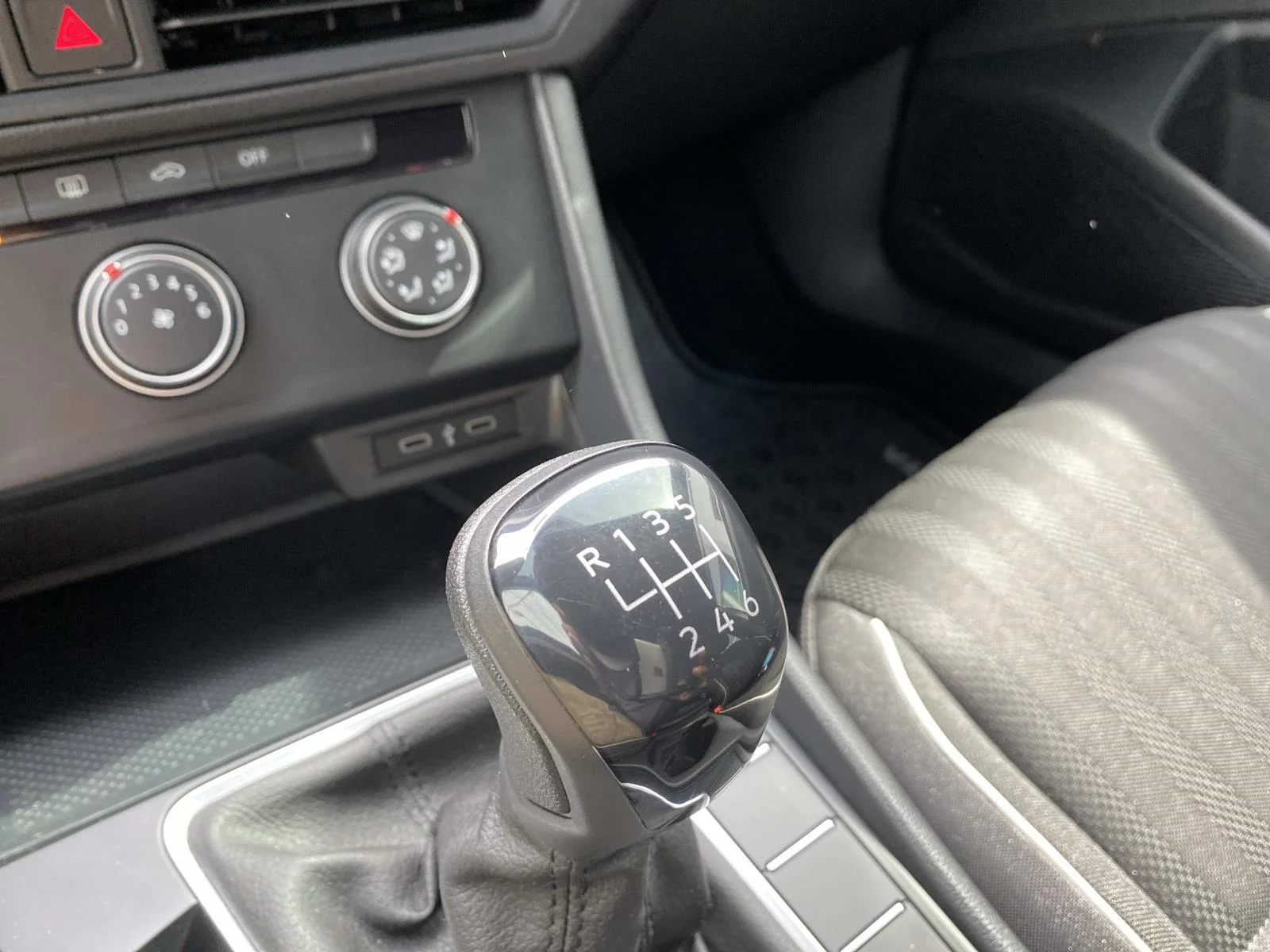 Used 2022 Pyrite Silver Metallic Volkswagen Sport Manual image 24