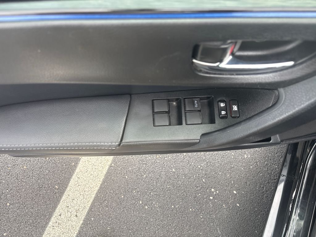 Used 2017 Black Toyota L image 9