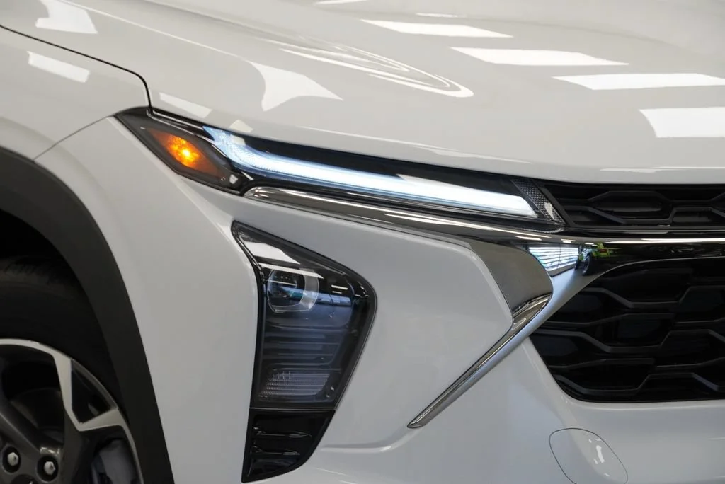 New 2026 Summit White Chevrolet LT image 32