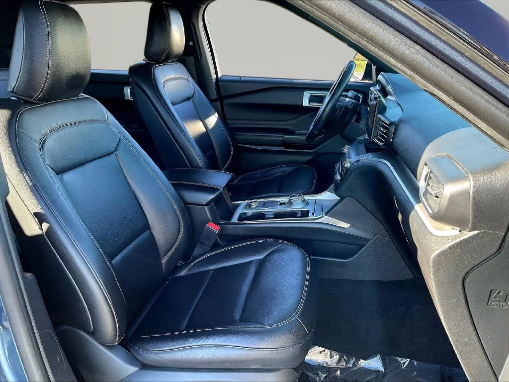 Used 2020 Blue Ford XLT image 32