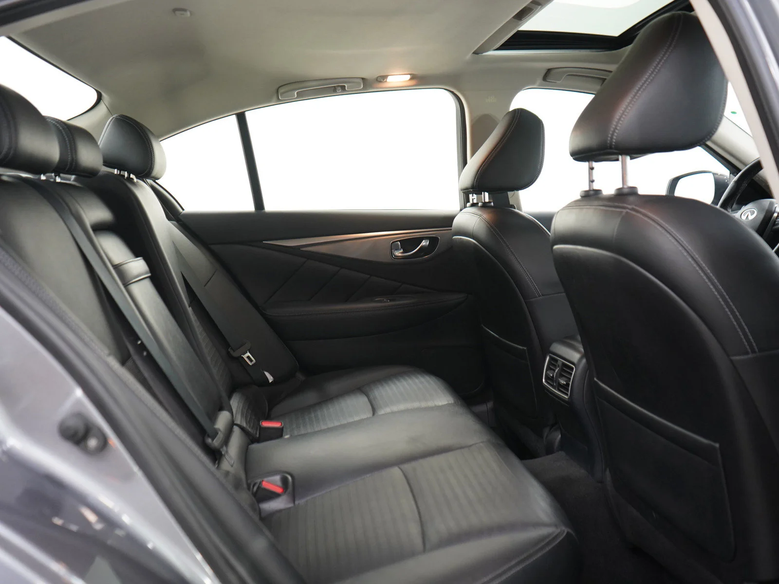 Used 2020 Graphite Shadow INFINITI Sport image 12