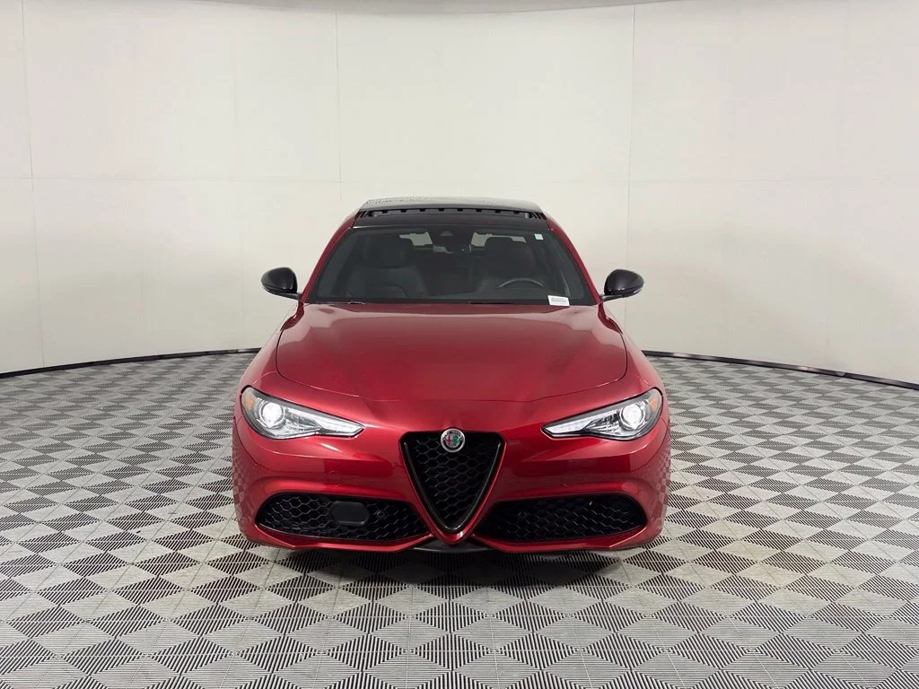 Certified Used 2023  Alfa Romeo Veloce image 2