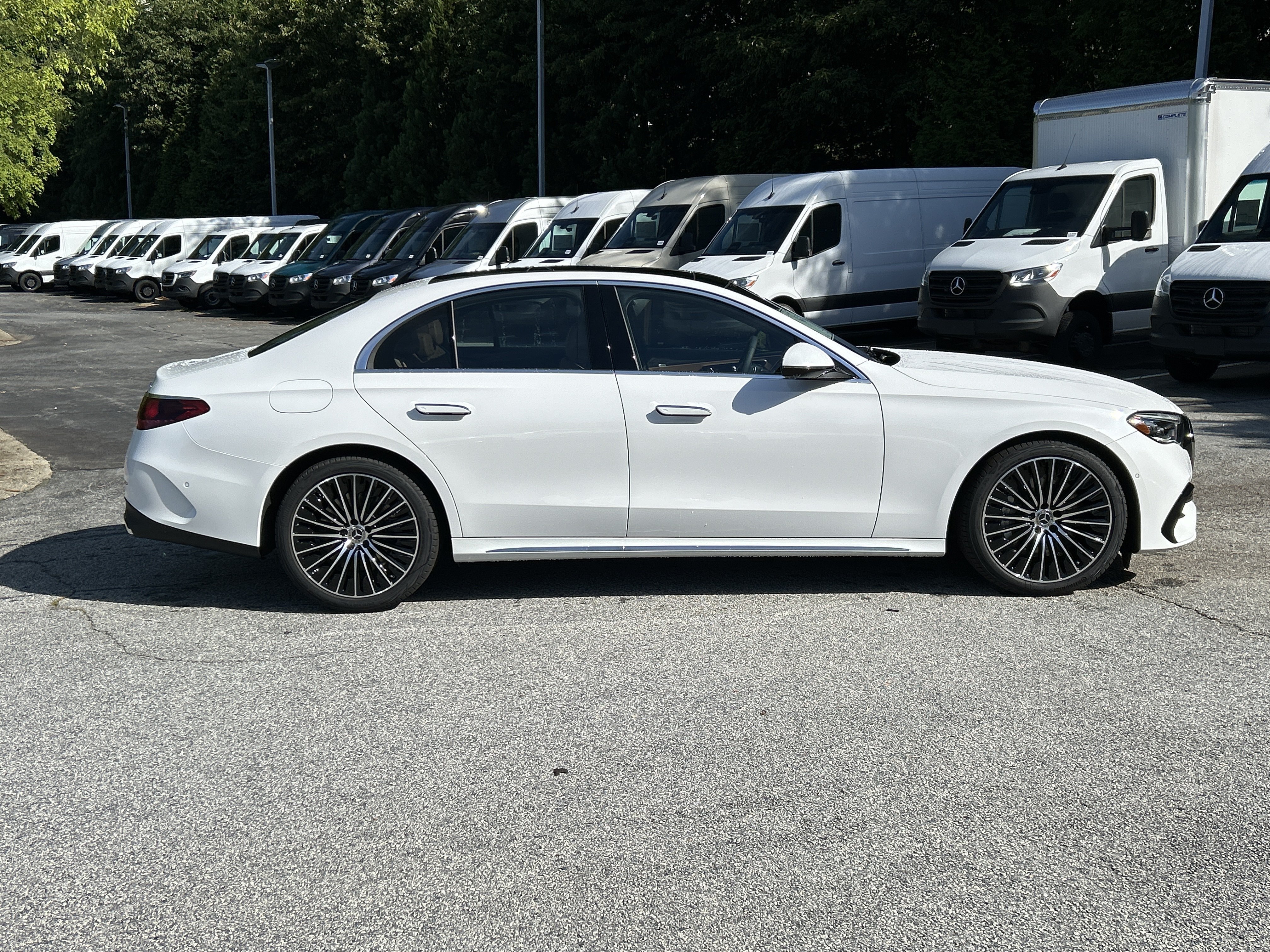 New 2026 MANUFAKTUR Moonlight White Metallic Mercedes-Benz E 450 4MATIC® Sedan image 5