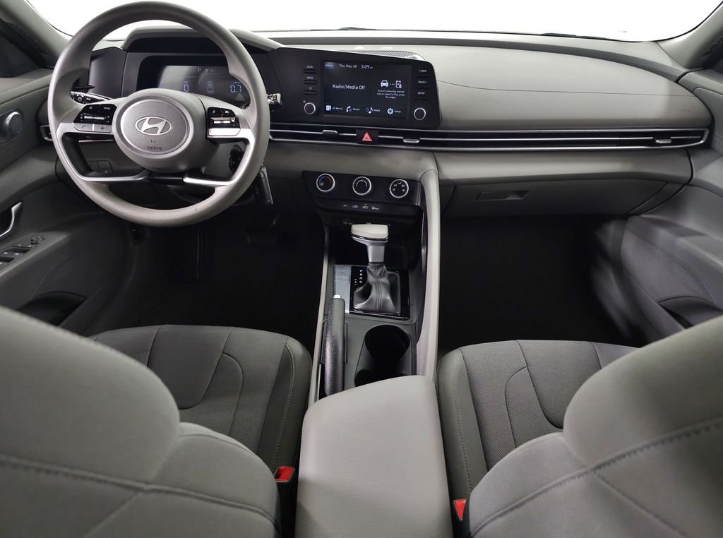 2024 Hyundai Elantra SE - Photo 14