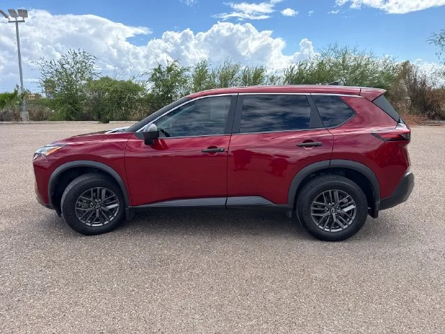 Used 2023 Red Nissan S image 4