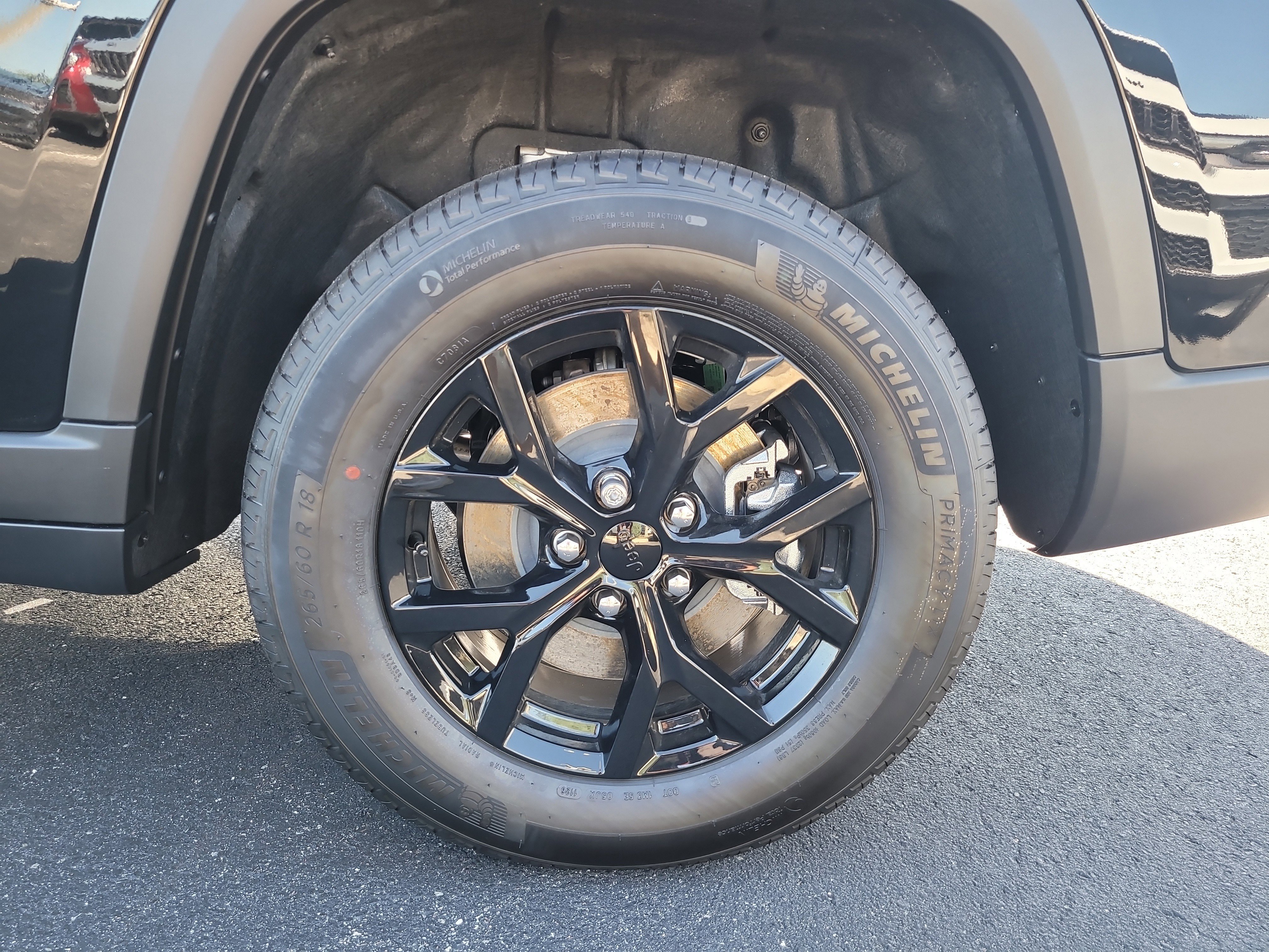 New 2026 Diamond Black Crystal Pearl-Coat Exterior Paint Jeep Altitude image 7