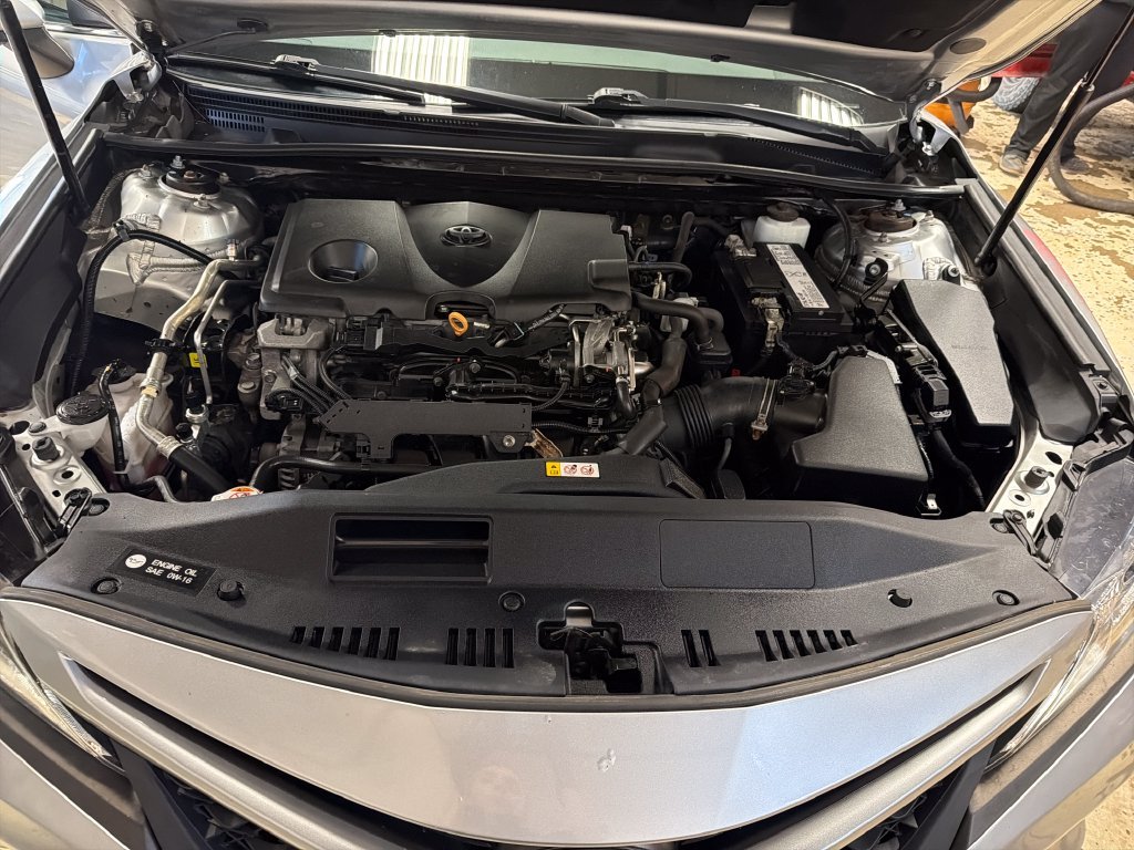 Used 2019 Silver Toyota SE image 9