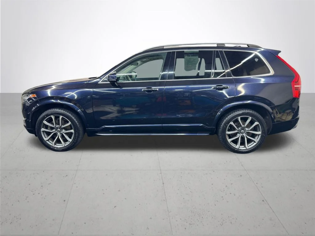 Used 2019 Blue Volvo T5 Momentum image 3