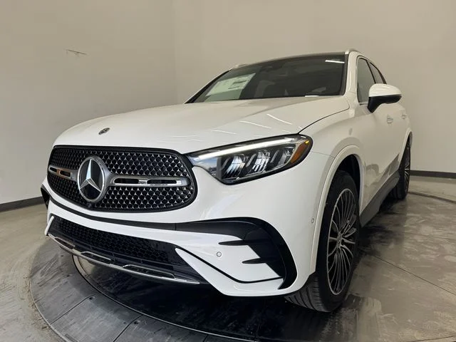 New 2027 White Mercedes-Benz GLC 300 image 31