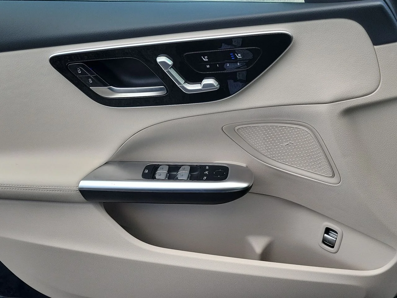 New 2026 Twilight Blue Metallic Mercedes-Benz C 300 image 21