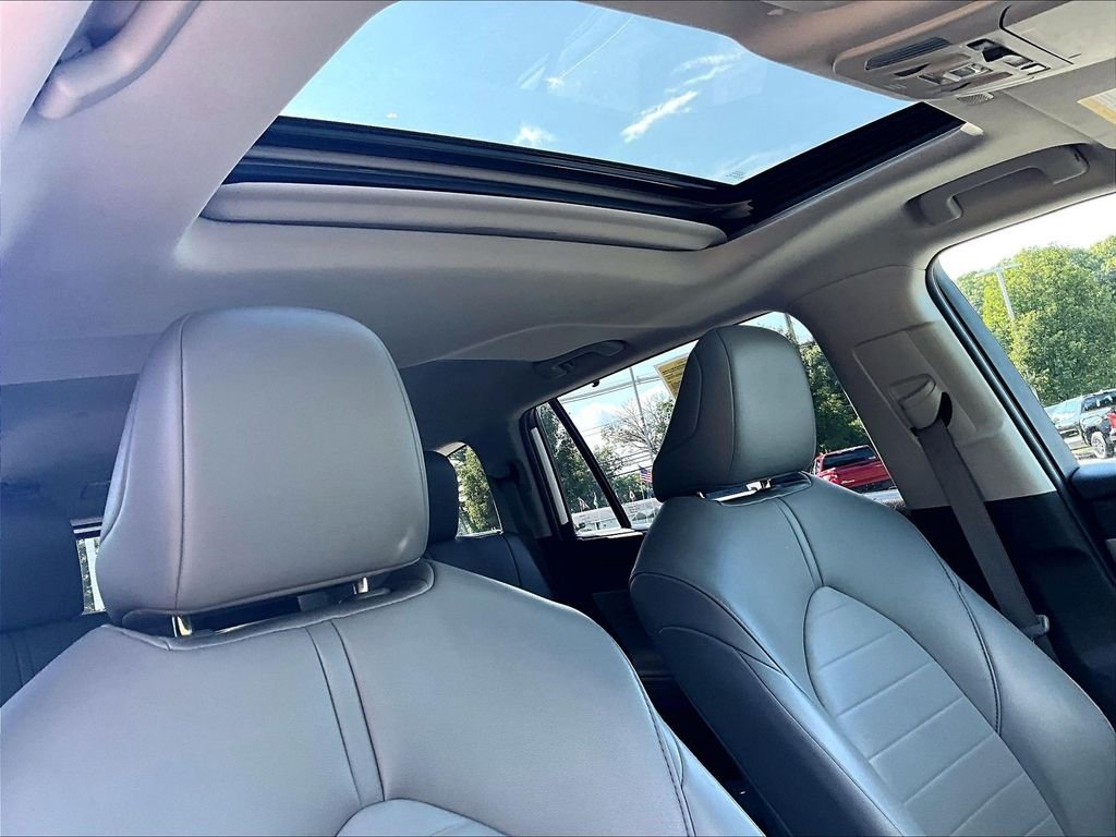 Used 2021 White Toyota XLE image 23