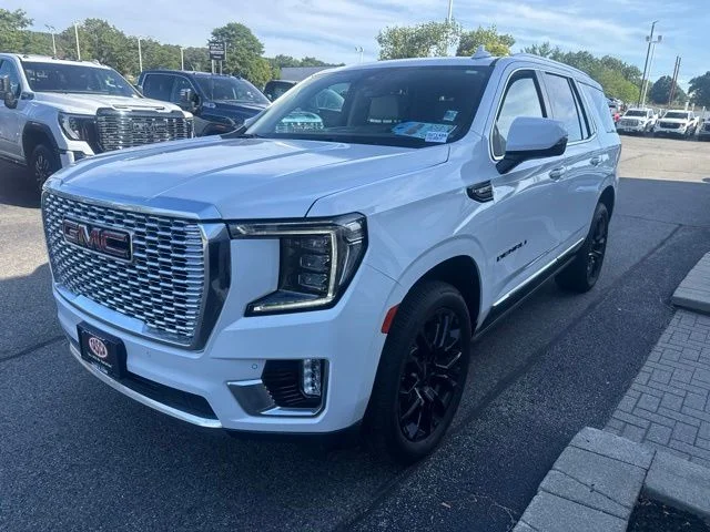 Used 2023 White GMC Denali image 3