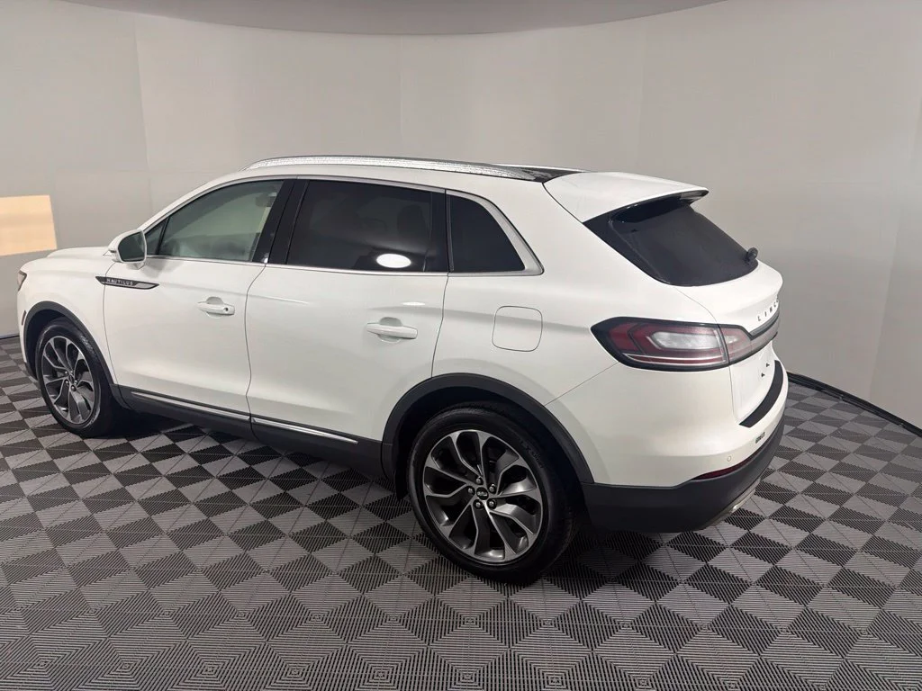 Used 2022 White Metallic Lincoln Reserve image 5