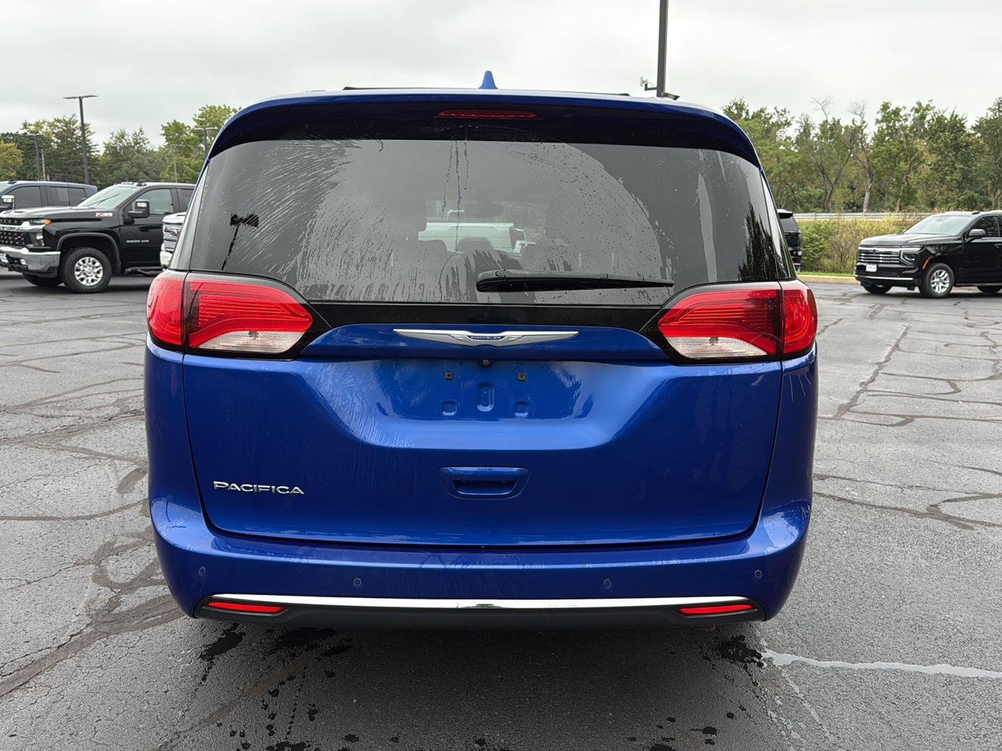 Used 2020 Ocean Blue Metallic Chrysler Touring L image 4
