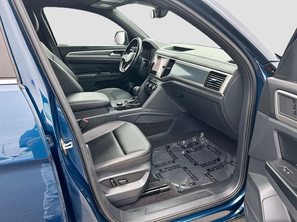 Used 2020 Blue Metallic Volkswagen 3.6L V6 SEL image 29