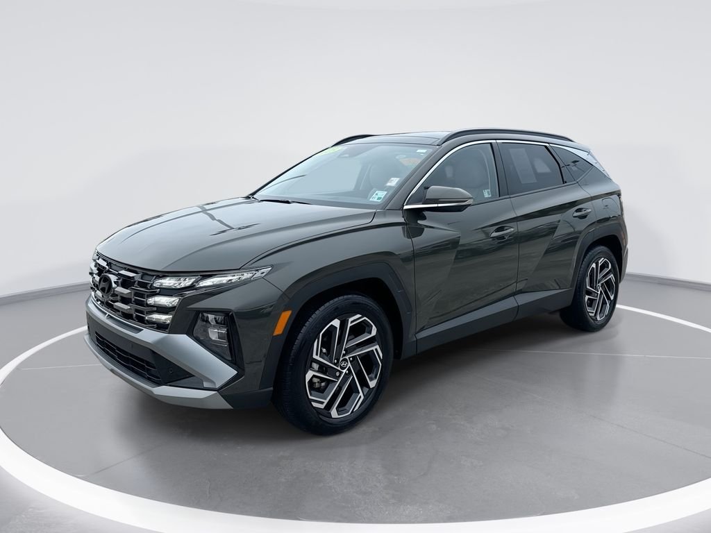 Used 2025 Green Hyundai Limited image 1
