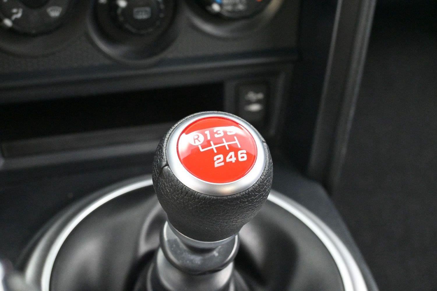 Used 2018  Subaru Premium image 19