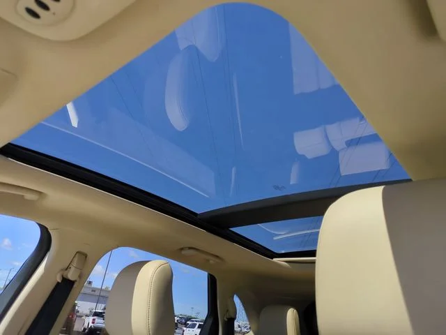 Used 2020 Blue Ford SEL image 27