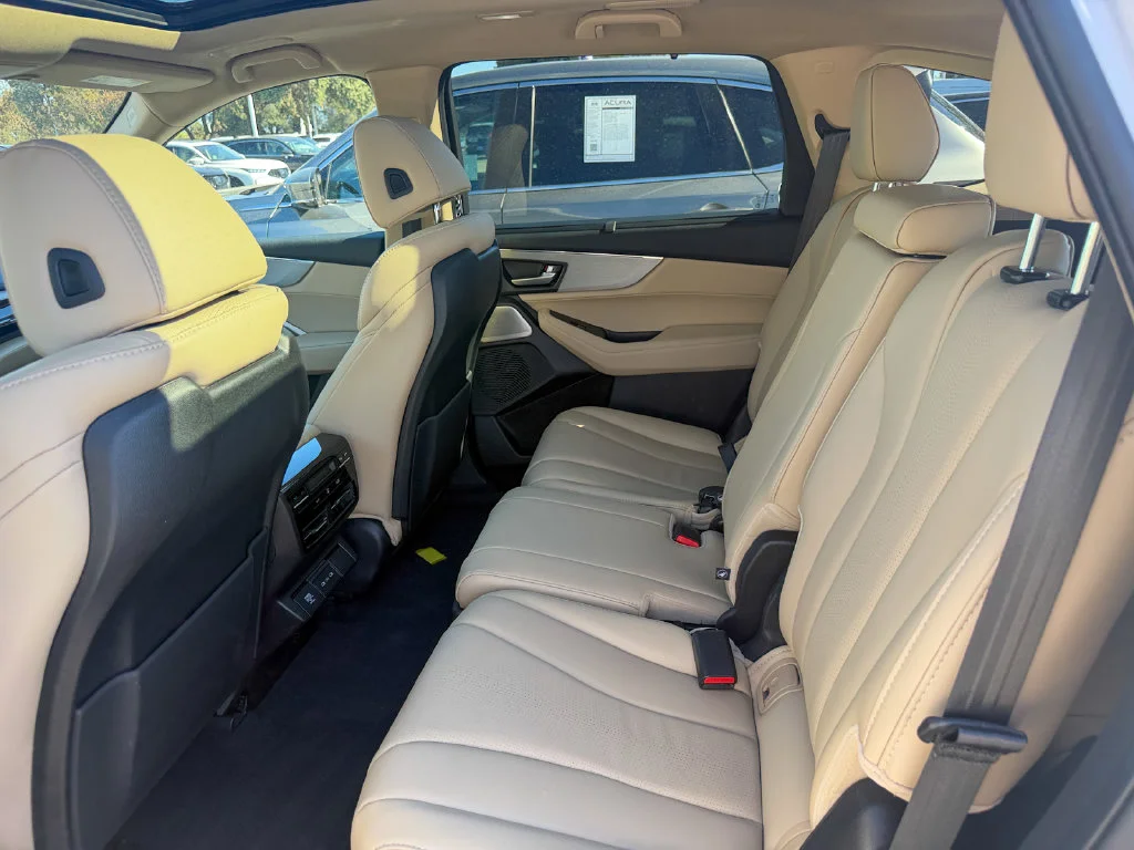 Used 2025 Platinum White Pearl Acura Technology Package image 25