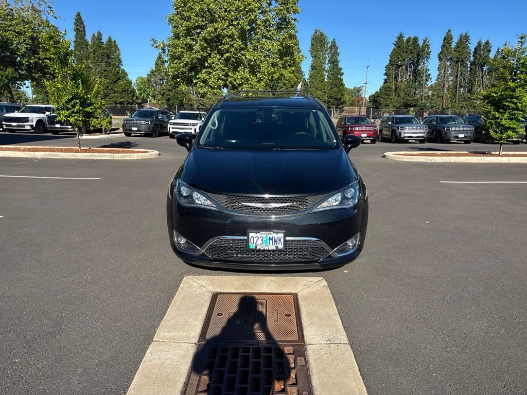Used 2017 Black Chrysler Touring L image 8