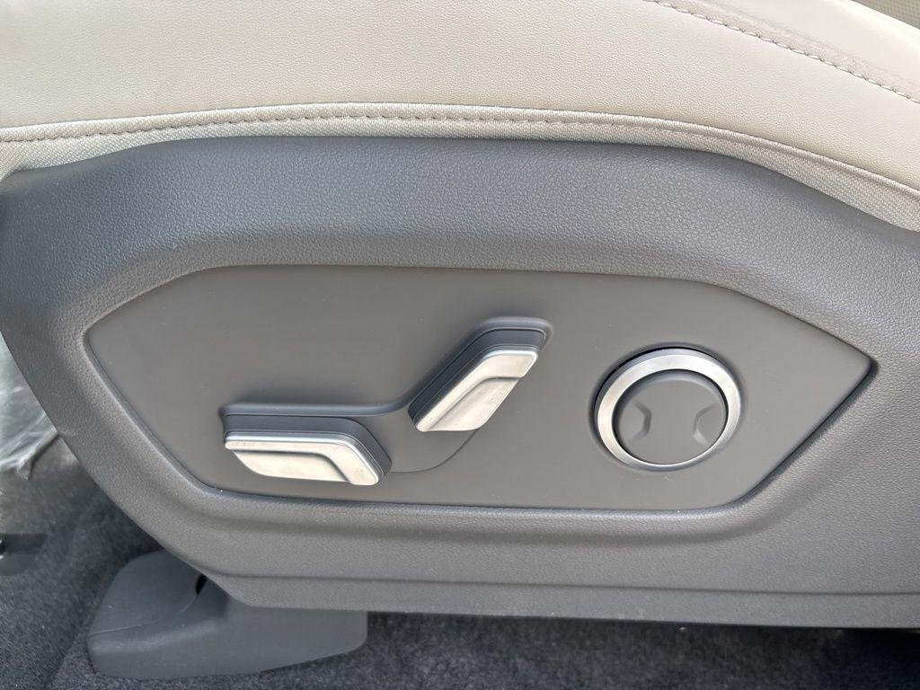 New 2026 Phantom Black Hyundai SEL AWD image 18