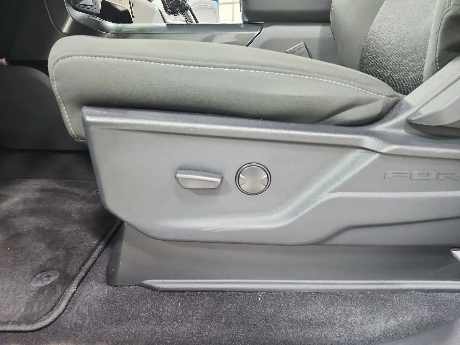 Used 2023  Ford XLT image 21