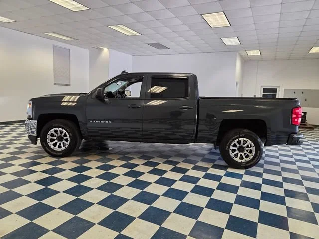 Used 2018 GRAPHITE METALLIC Chevrolet LT image 4