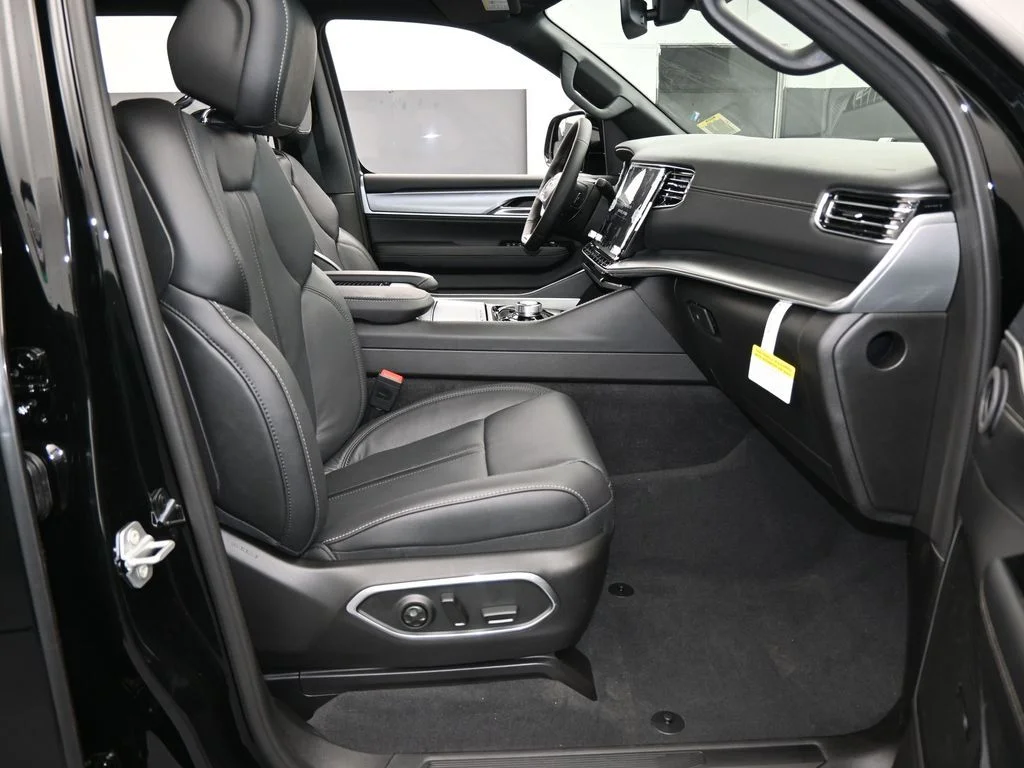 New 2026 High Gloss Black Exterior Paint Jeep Limited Altitude image 43