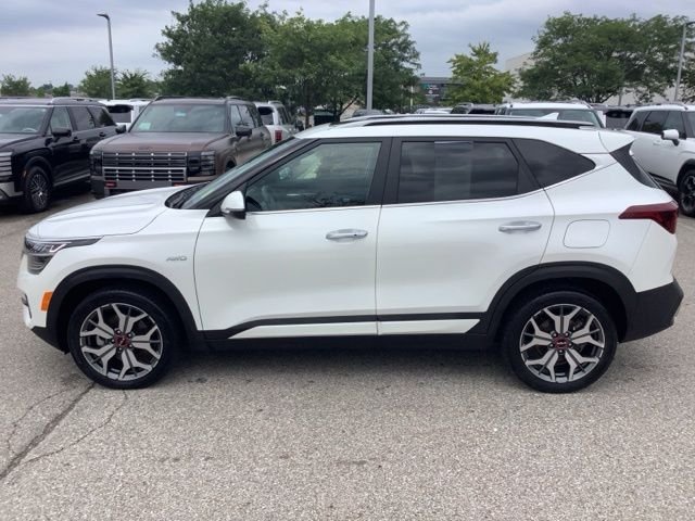 Used 2023 Snow White Pearl Kia SX image 8