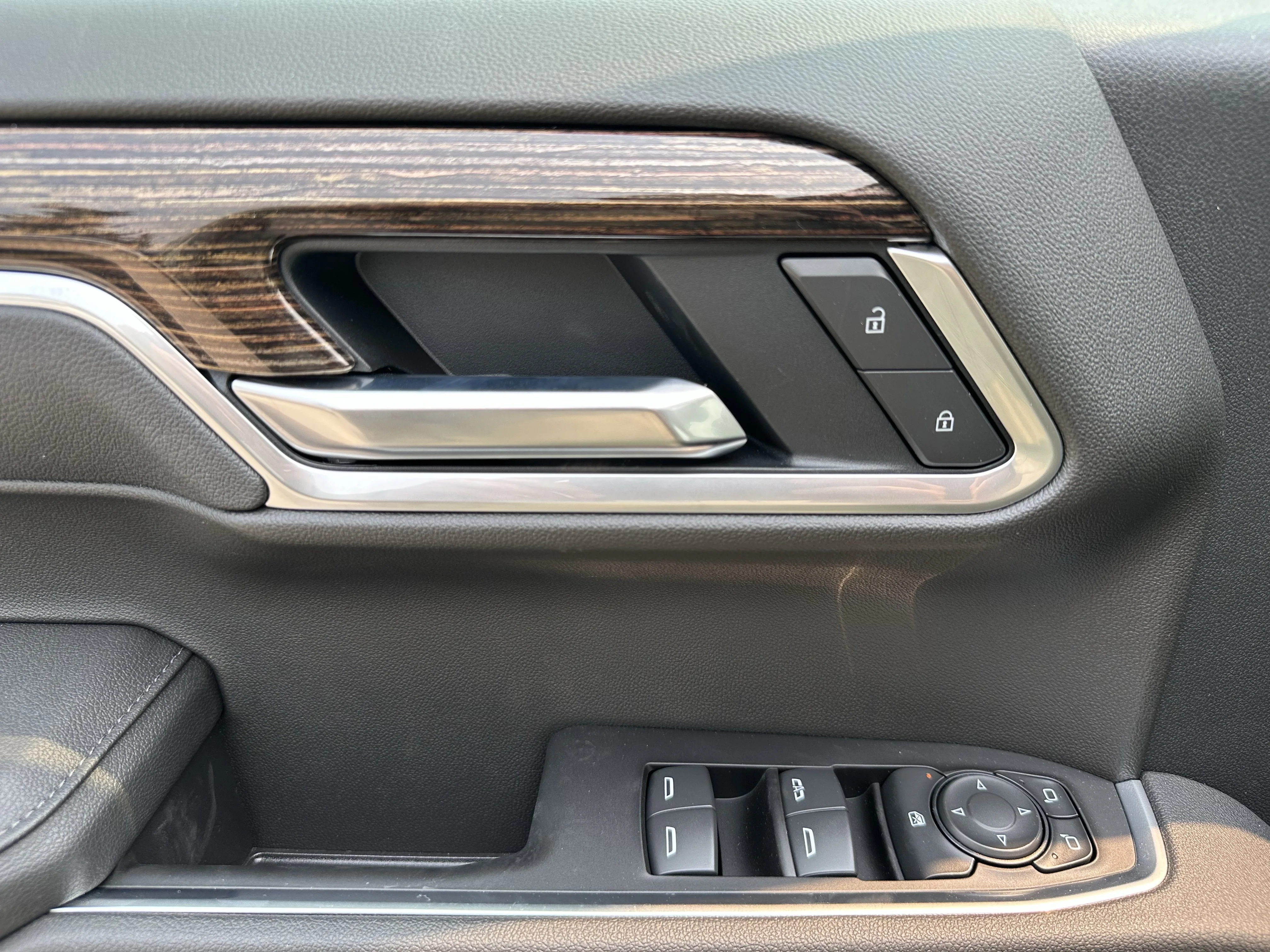 New 2026 Sterling Metallic GMC Elevation image 9