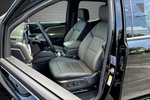 Used 2025 Black Chevrolet ZR2 image 21