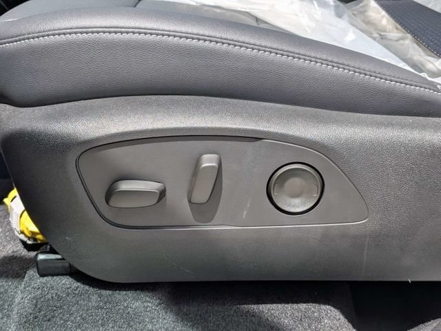 New 2027 Summit White Chevrolet LT image 21