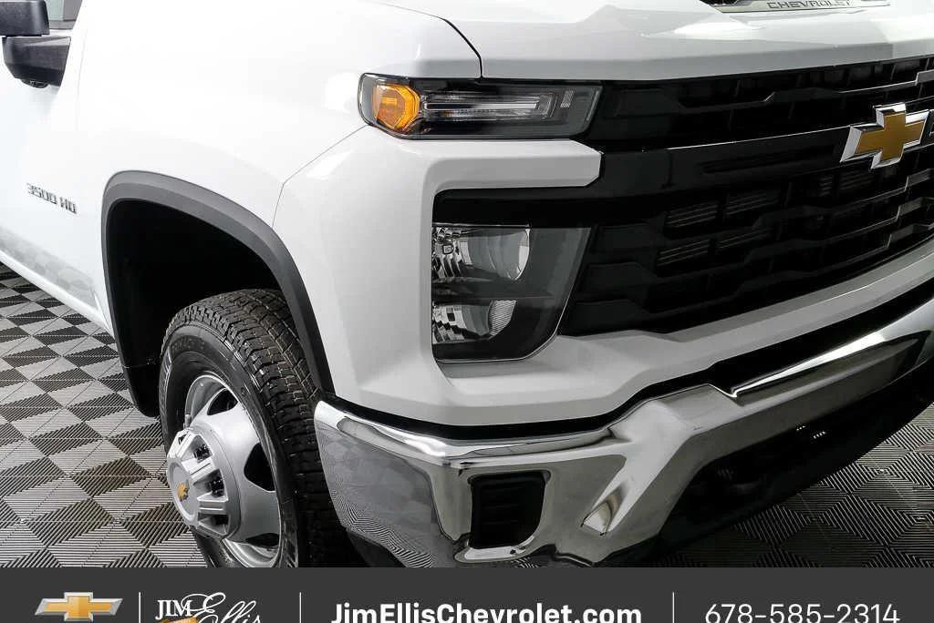 New 2026 Summit White Chevrolet Work Truck image 35