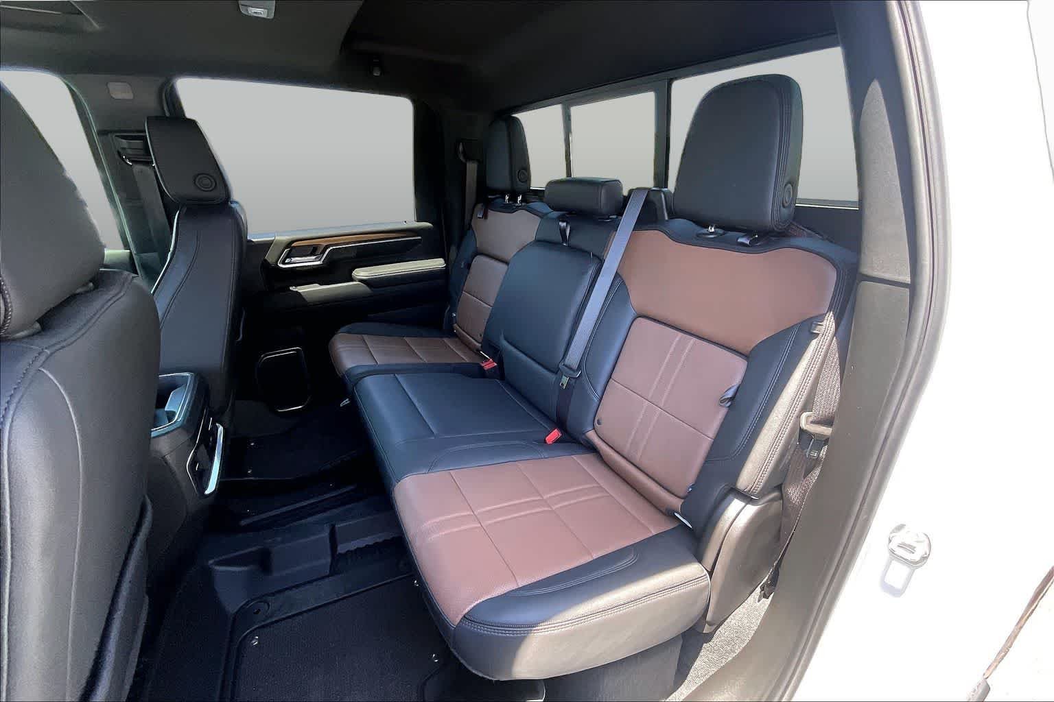 Used 2025 Summit White Chevrolet High Country image 25