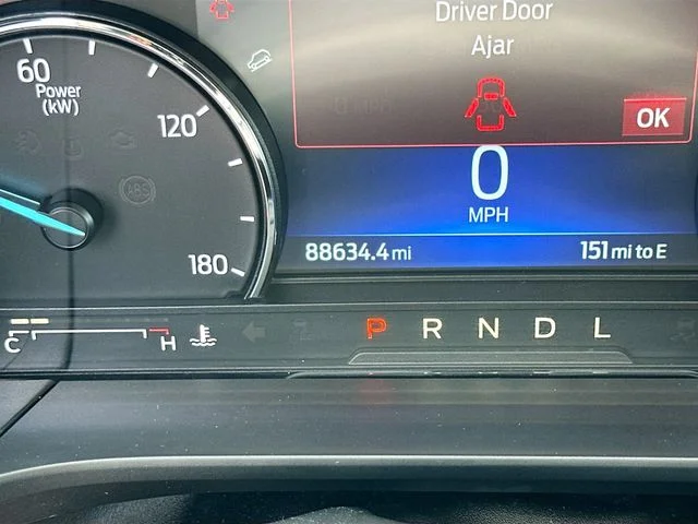 Used 2021 Red Ford SE image 12