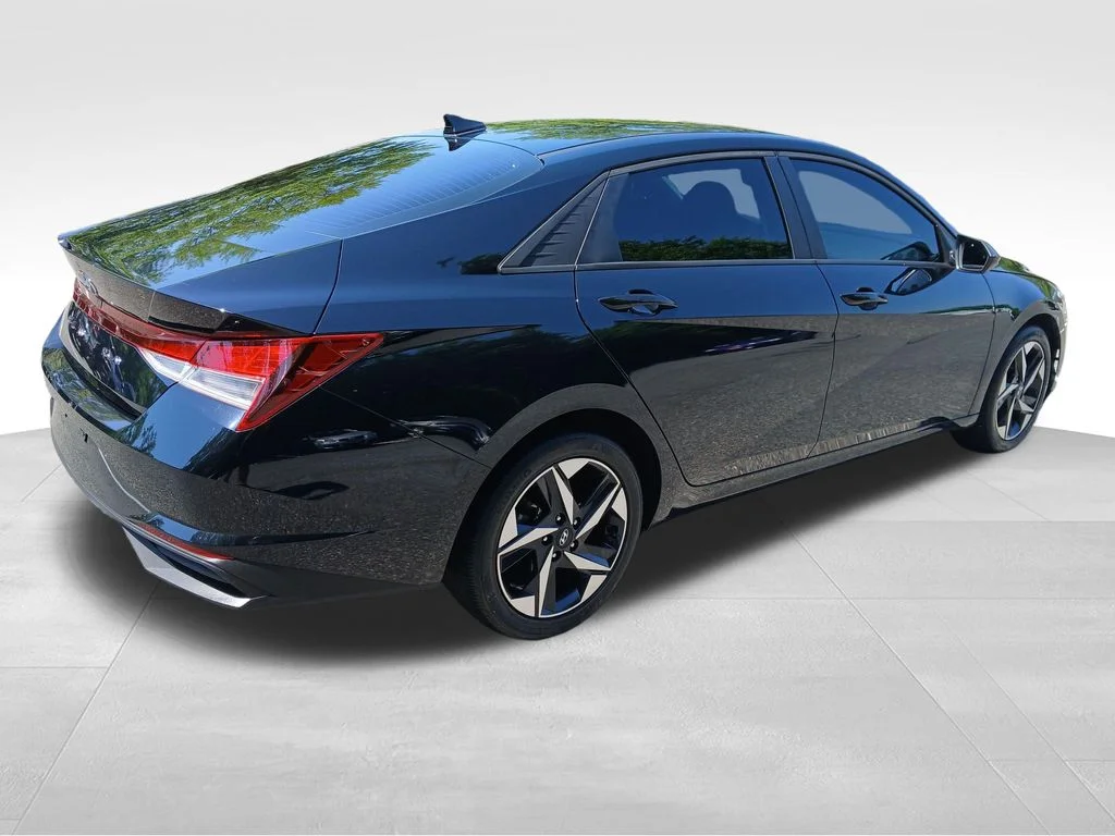 Used 2023 Black Hyundai SEL image 12