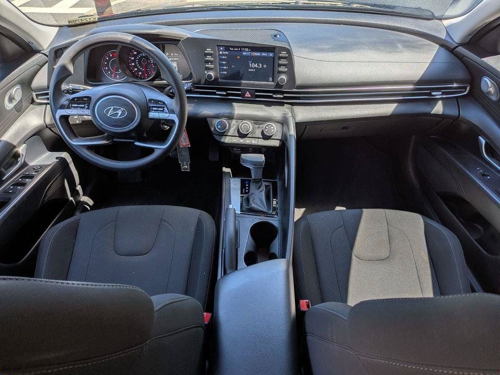 Used 2022 Black Hyundai SE image 19
