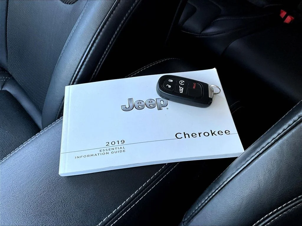 Used 2019 Gray Jeep Limited image 39