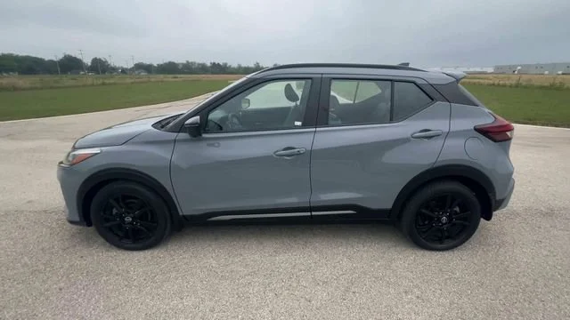 Used 2023 Gray Nissan SR Xtronic CVT image 5