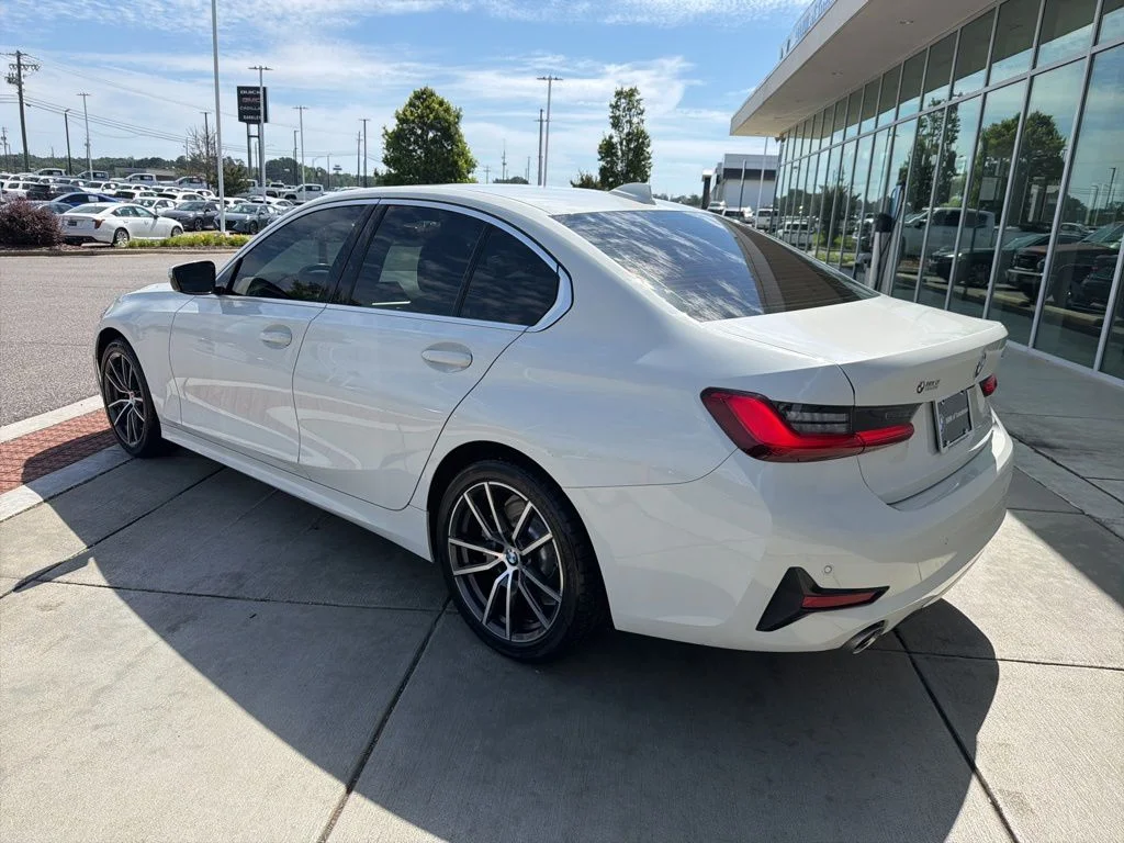 Used 2020 Alpine White BMW 330i image 4