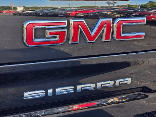 Used 2025 Onyx Black GMC SLT image 18