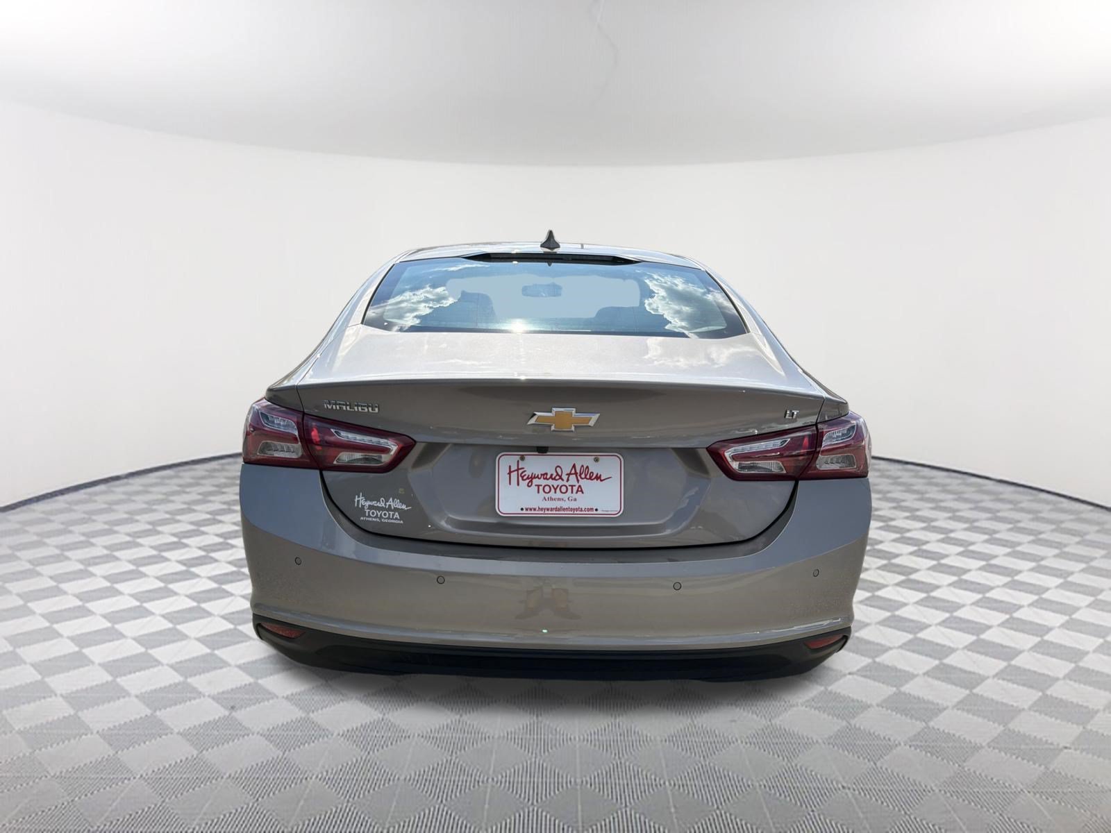 Used 2025 Summit White Chevrolet LT image 16