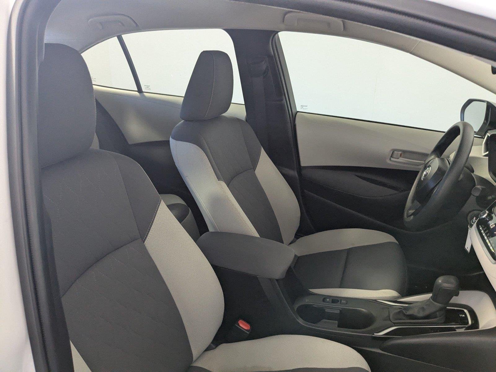 Used 2025 Ice Cap Toyota LE image 29