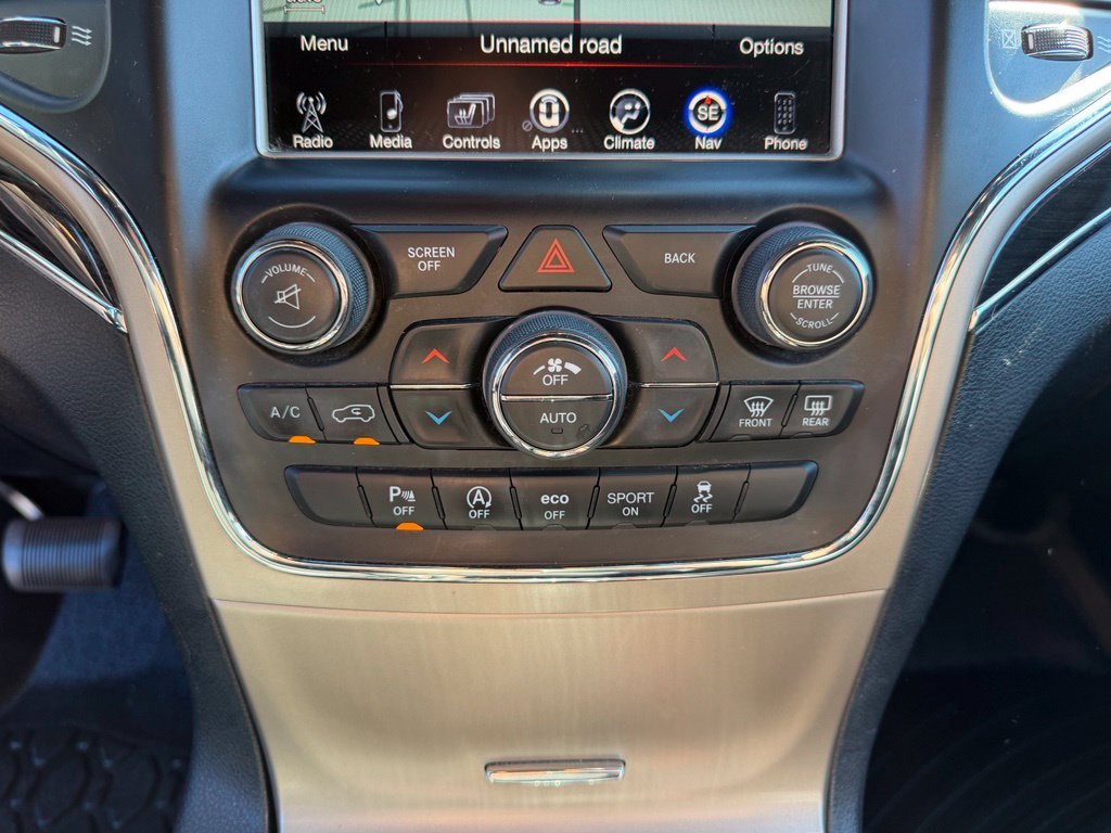 Used 2016 Brilliant Black Crystal Pearlcoat Jeep Overland image 22