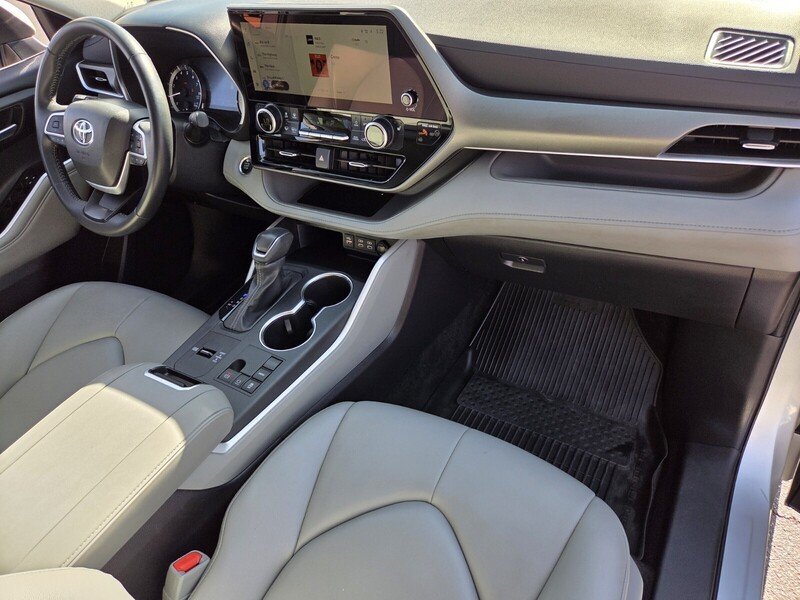 Used 2025 Silver Toyota XLE image 24