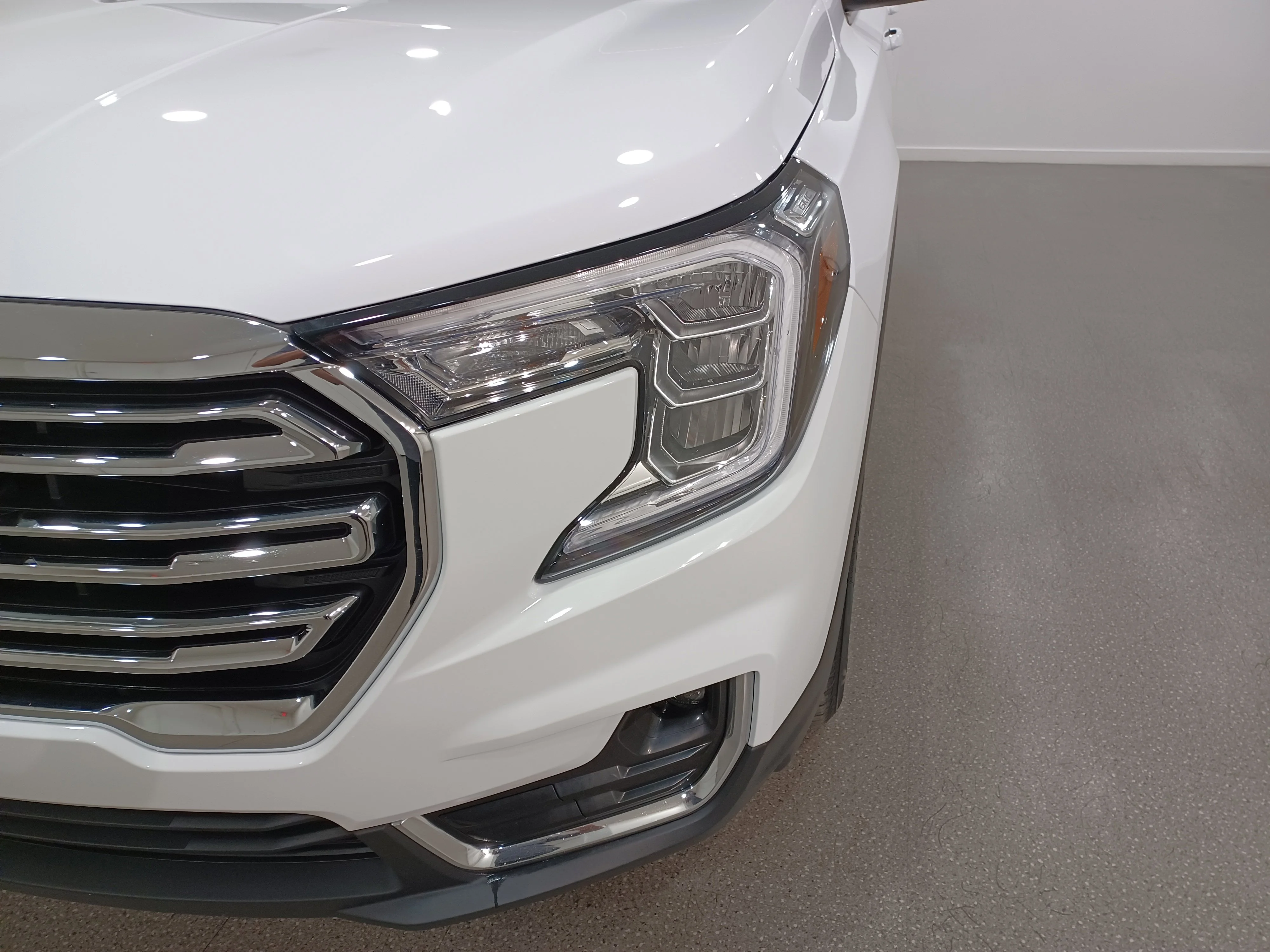 Certified Used 2024 White GMC SLT AWD *Remote Start | Htd Leather | Htd Wheel | Memory Seats | Park Assist | Apple CarPlay image 5
