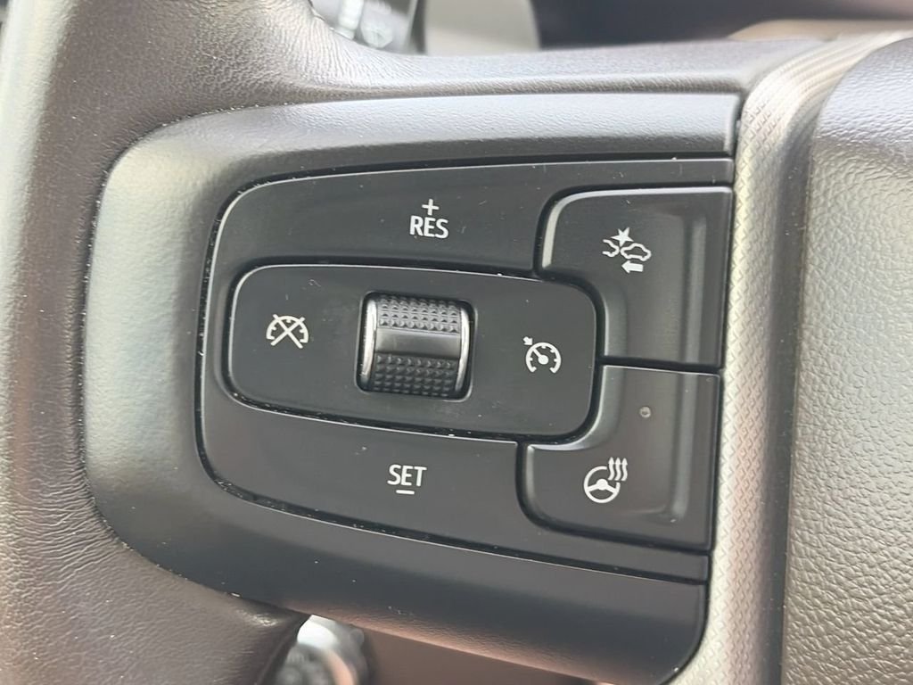 Used 2022 Silver GMC Denali image 25
