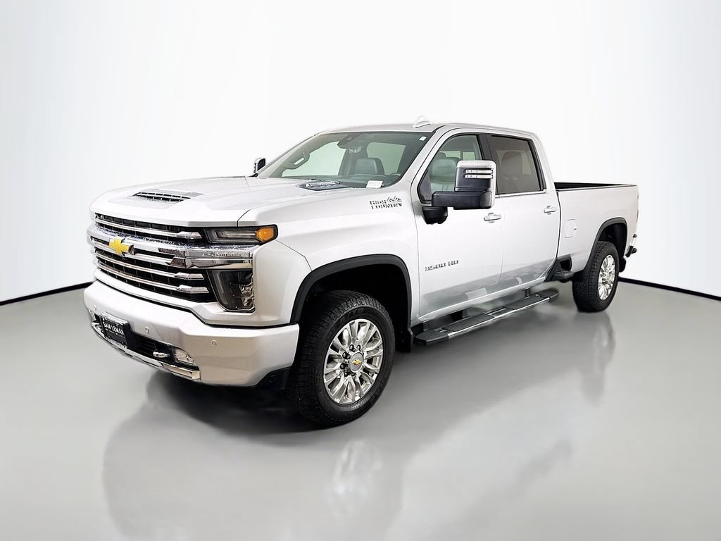 Used 2022 Silver Ice Metallic Chevrolet High Country image 3
